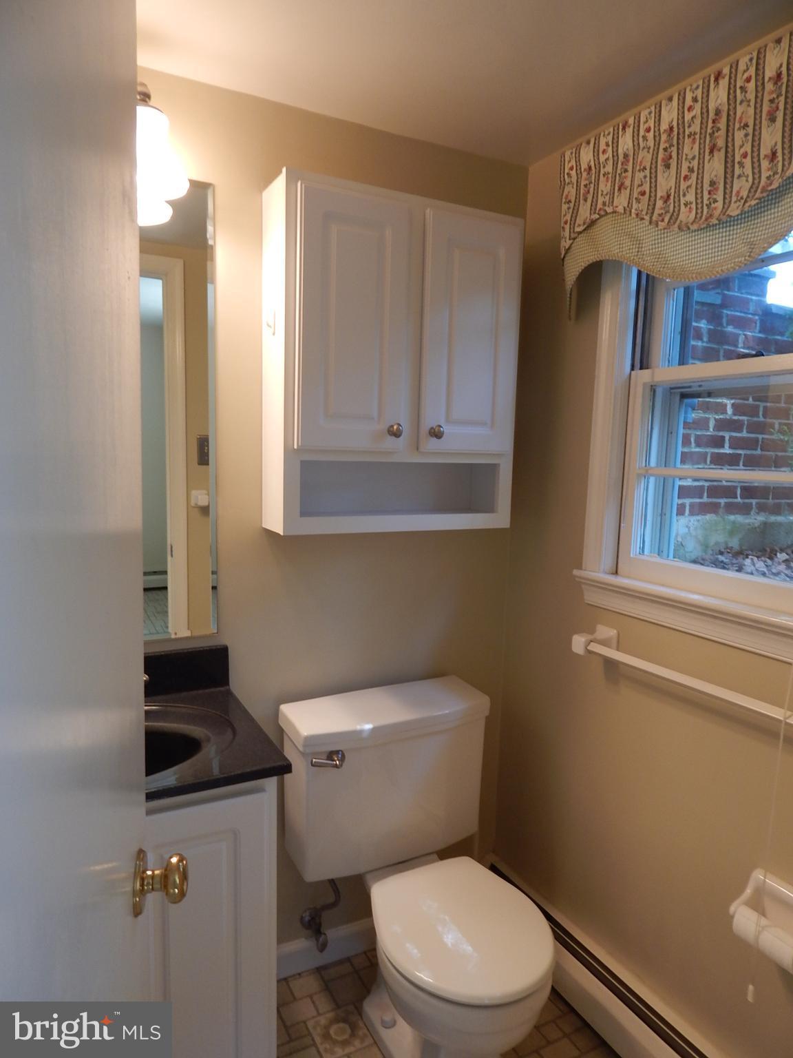 6011 Sumner Road Alexandria, VA 22310 - Photo 14 of 17 Bath