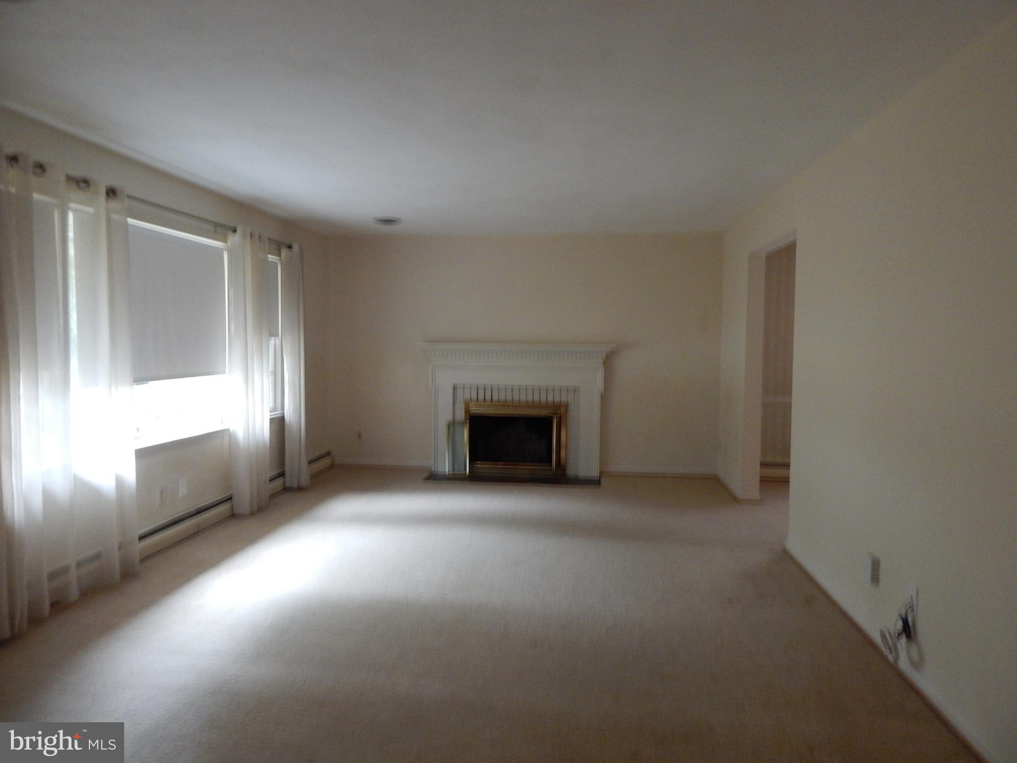 6011 Sumner Road Alexandria, VA 22310 - Photo 5 of 17 Living Room
