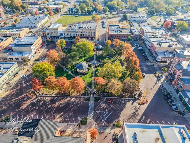 $344,900 | 389 Lincoln Avenue, Woodstock, IL 60098