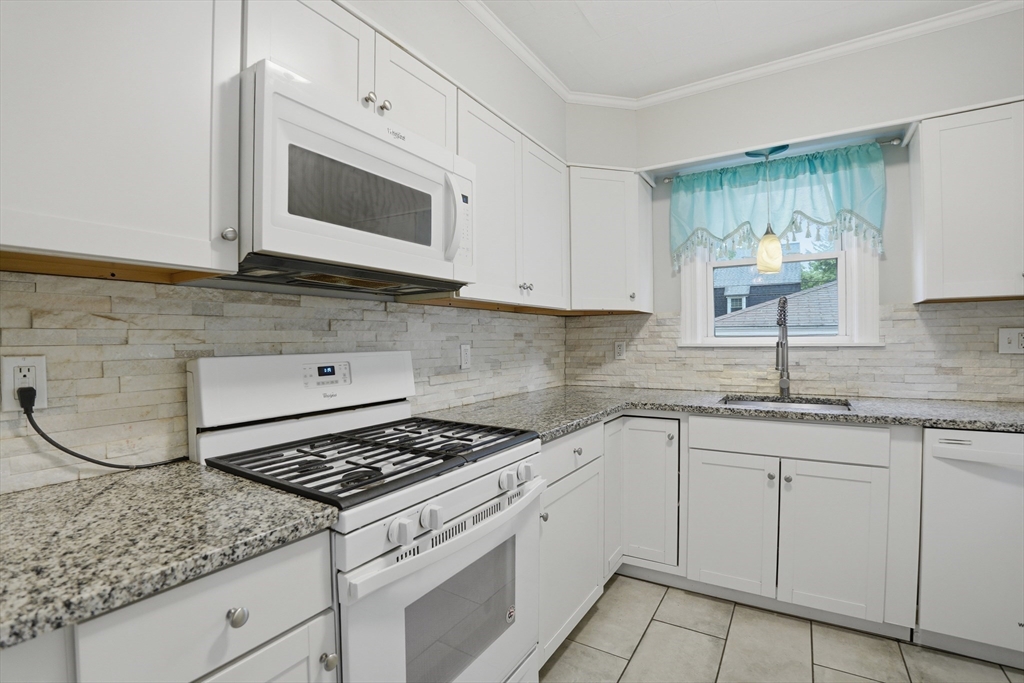 8 Carver Street Worcester, MA 01604 - Photo 12 of 28