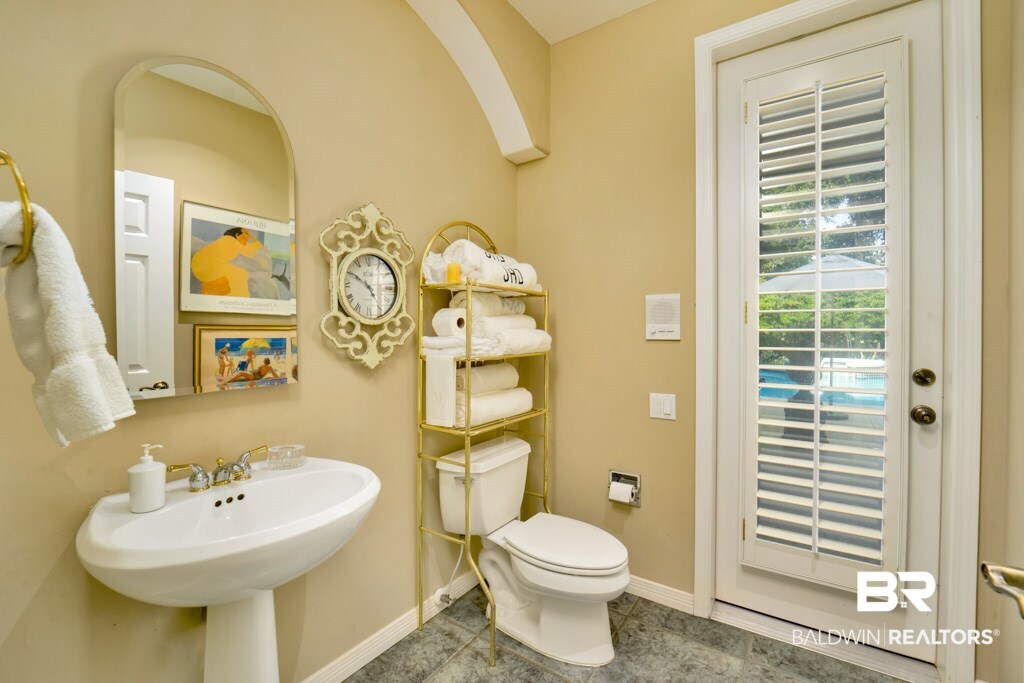 104 Crofton Court Fairhope, AL 36532 - Photo 17 of 40 Half Bath w/Outside Entra