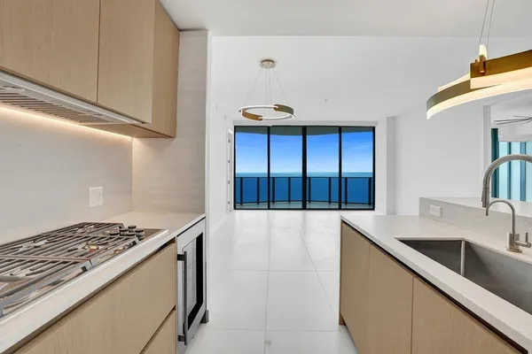 $15,000 | 900 North Ocean Boulevard, Unit 1405, Pompano Beach, FL 33062