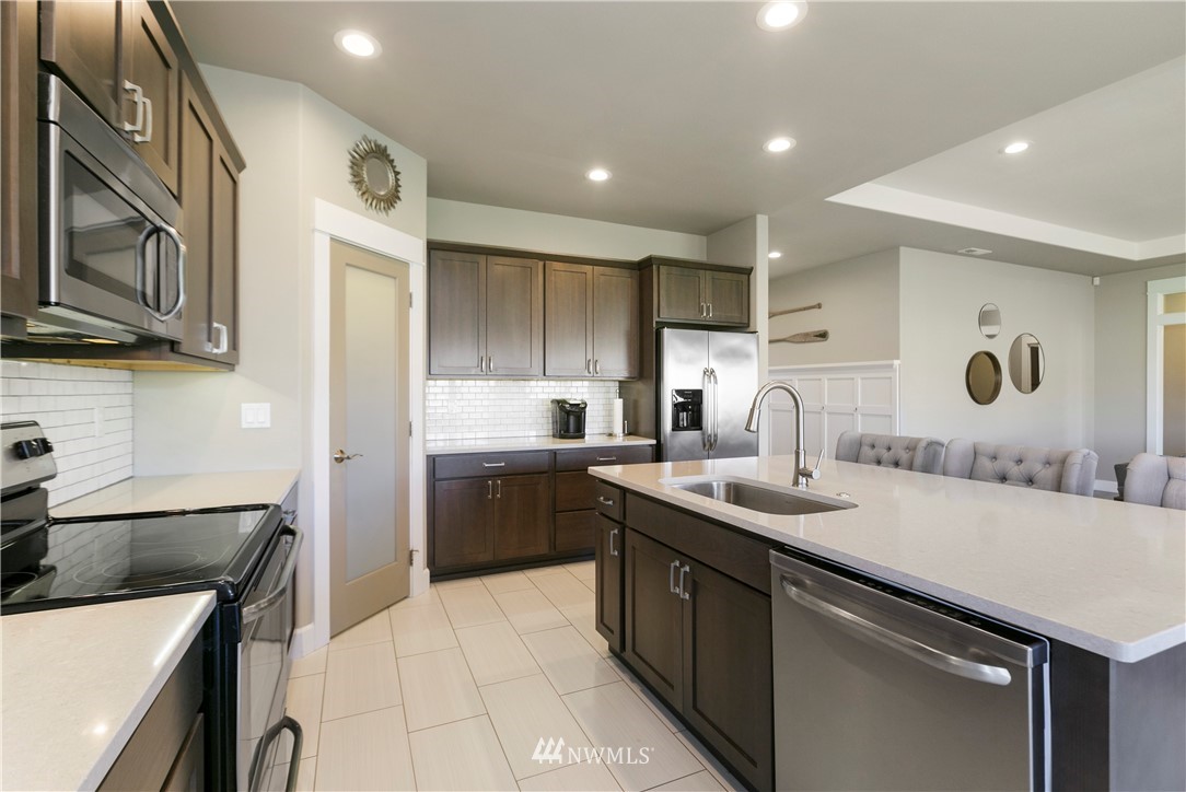 11301 Stump Road Yakima, WA 98908 - Photo 14 of 24 a kitchen that has a sink and a stove in it