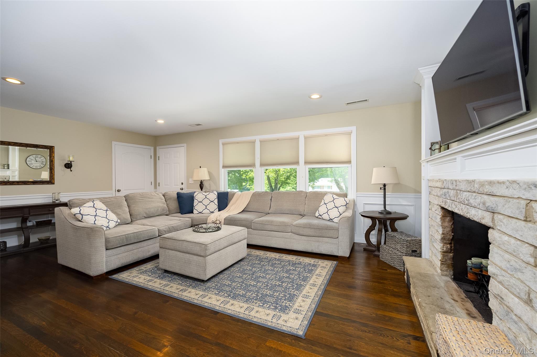 12 Hiview Road Wappingers Falls, NY 12590 - Photo 5 of 32