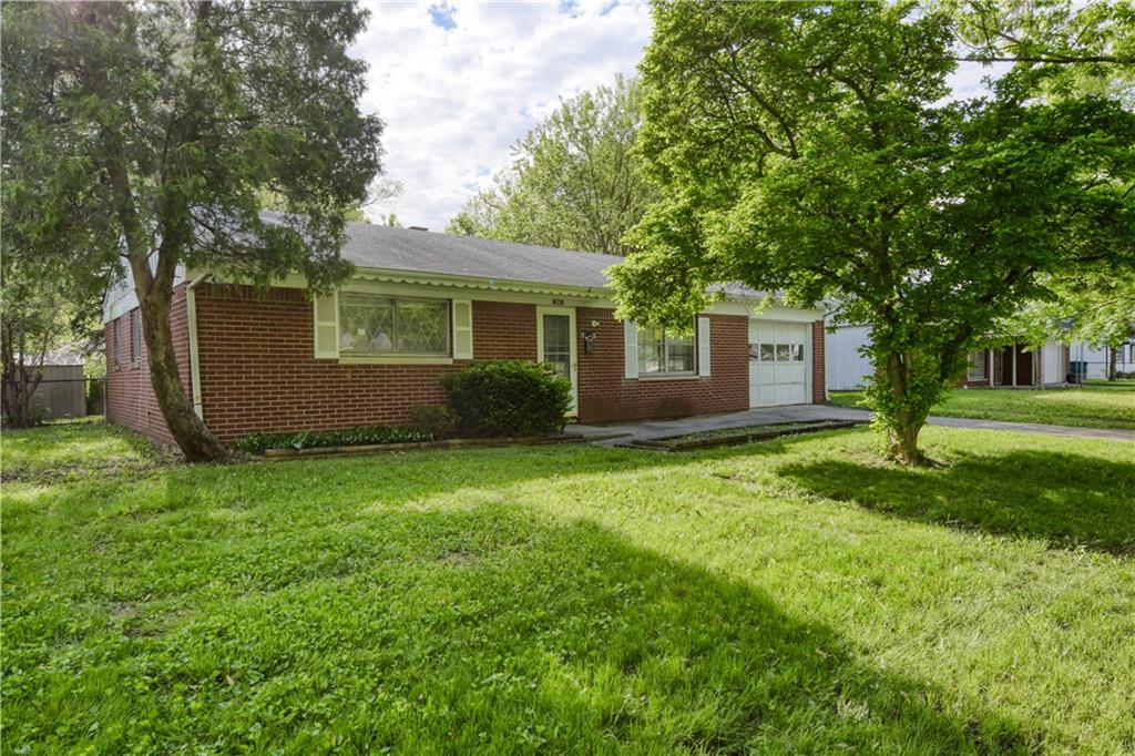 3943 Biscayne Road Indianapolis, IN 46226 - Photo 3 of 24 Gallery Image 3