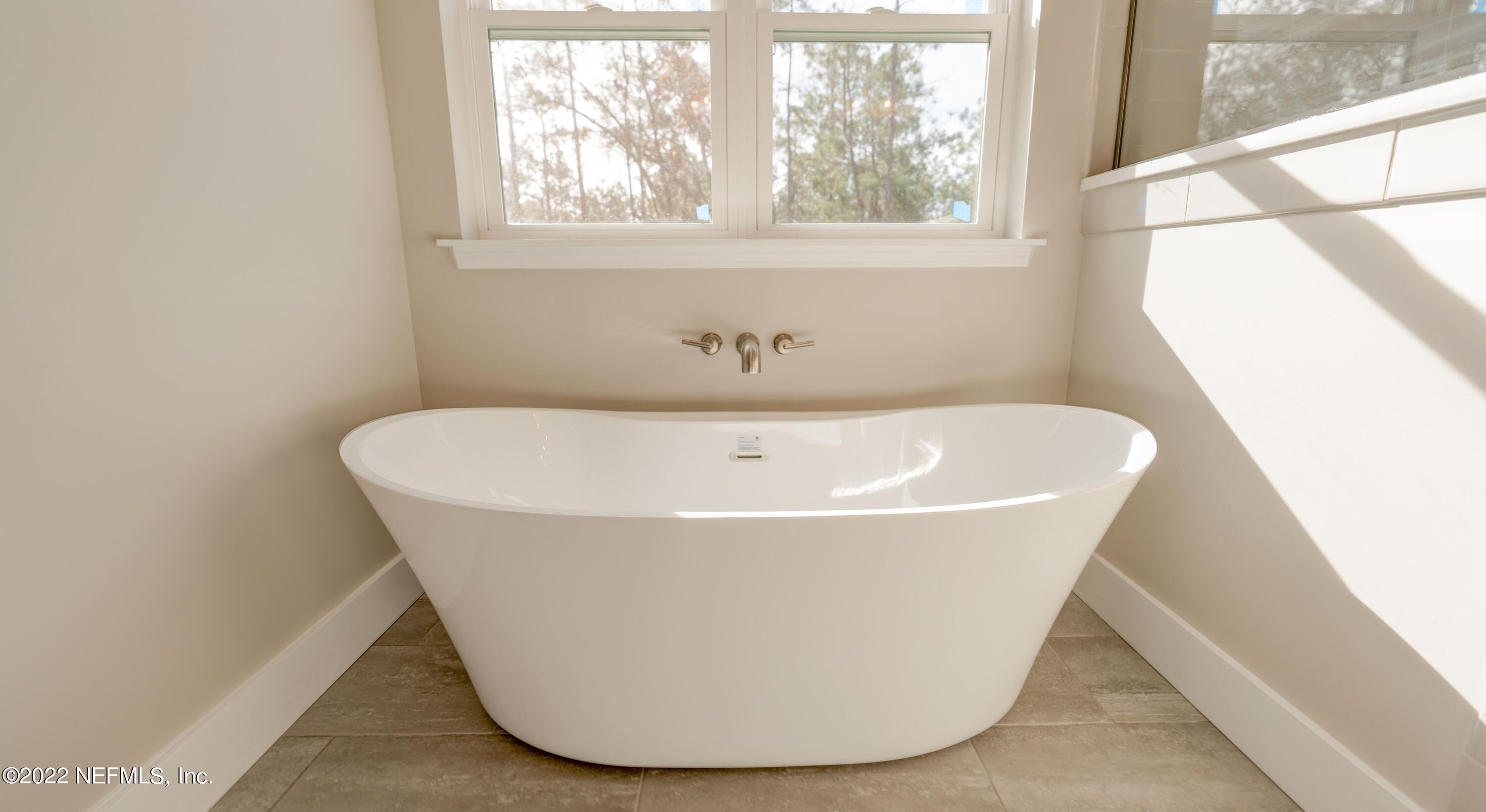 7615 Alameda Way Keystone Heights, FL 32656 - Photo 26 of 41 Master tub