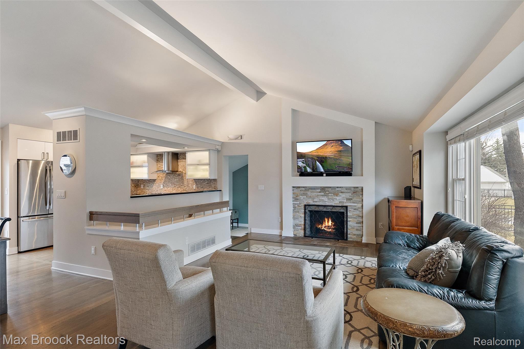 2665 Bembridge Road Royal Oak, MI 48073 - Photo 3 of 31 2665 Bembridge Rd-22.jpg