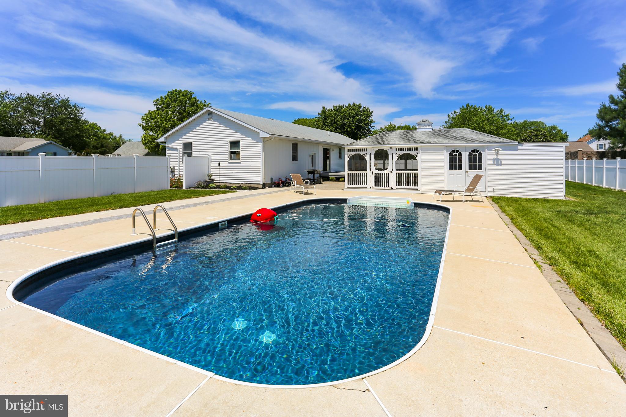 Awesome Pool and Pool House