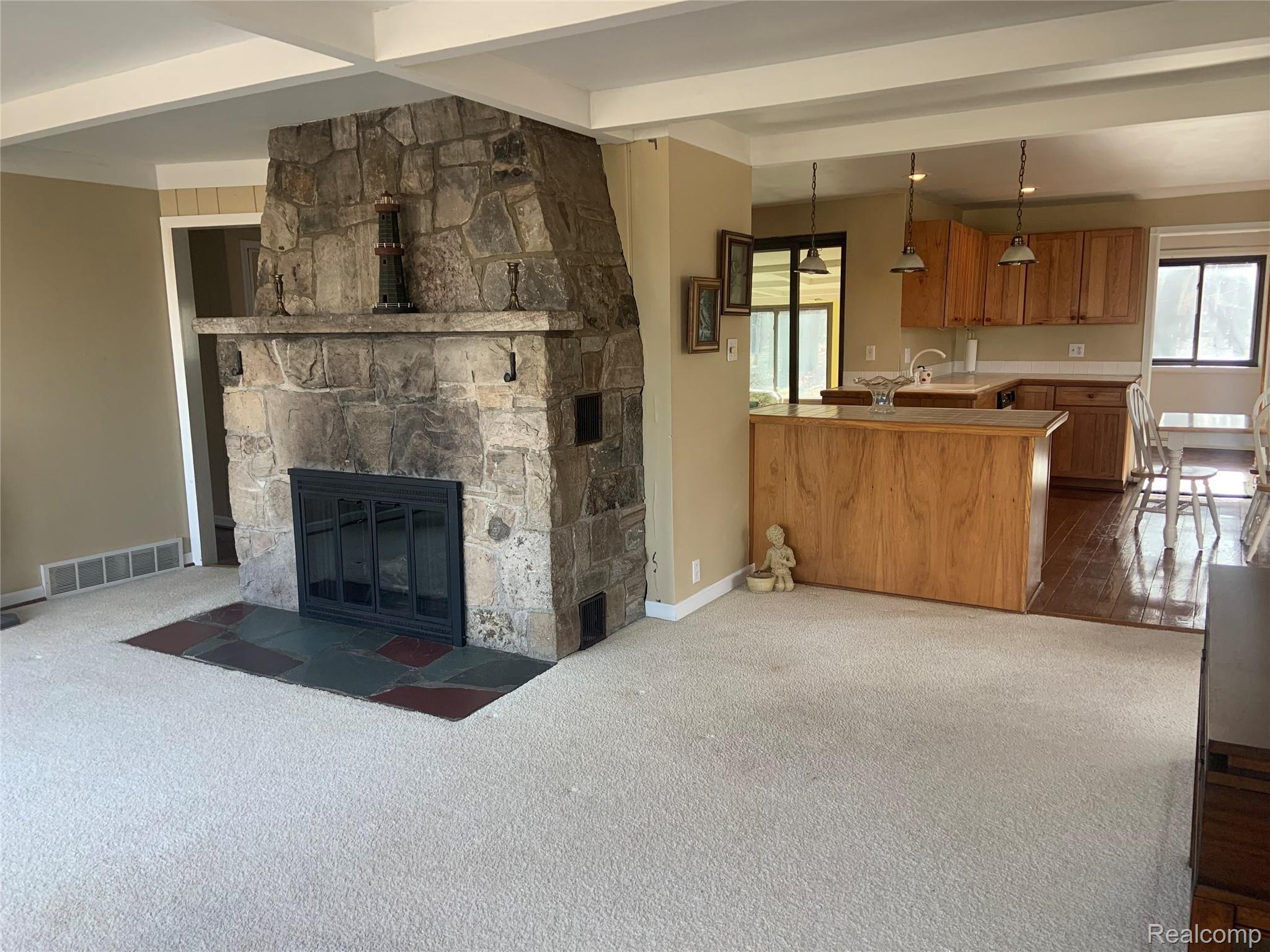 18369 Meridian Road Grosse Ile, MI 48138 - Photo 6 of 23 Living Room