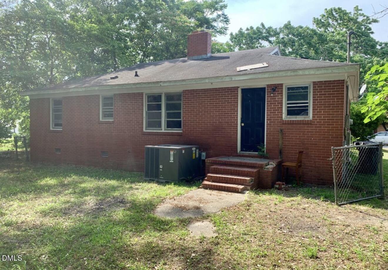 307 Byrd Street Clinton, NC 28328 - Photo 19 of 22 IMG_2540