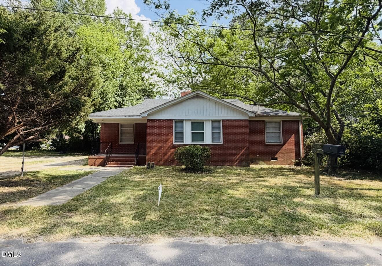 307 Byrd Street Clinton, NC 28328 - Photo 2 of 22 IMG_2474