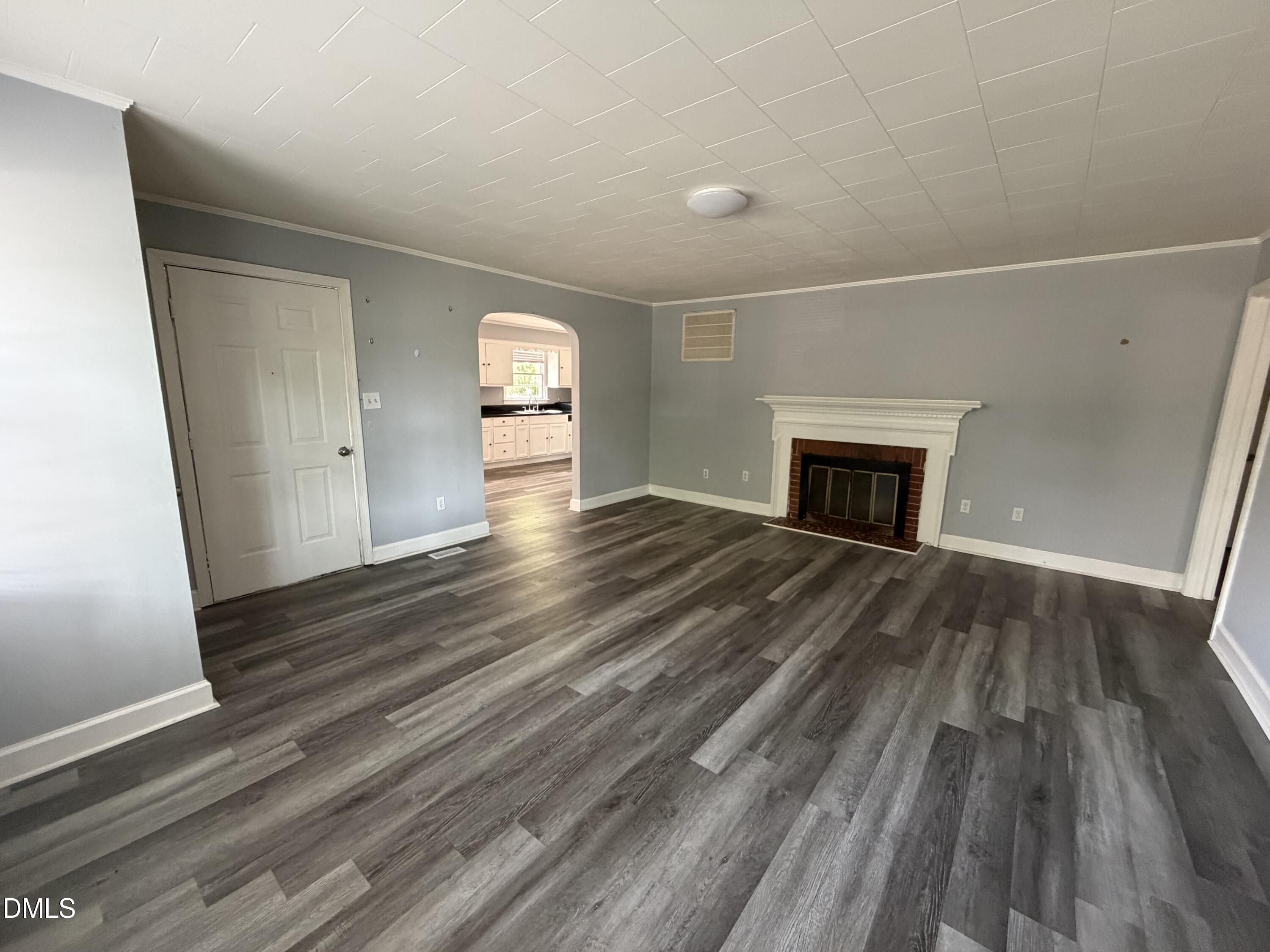 307 Byrd Street Clinton, NC 28328 - Photo 5 of 22 IMG_2443