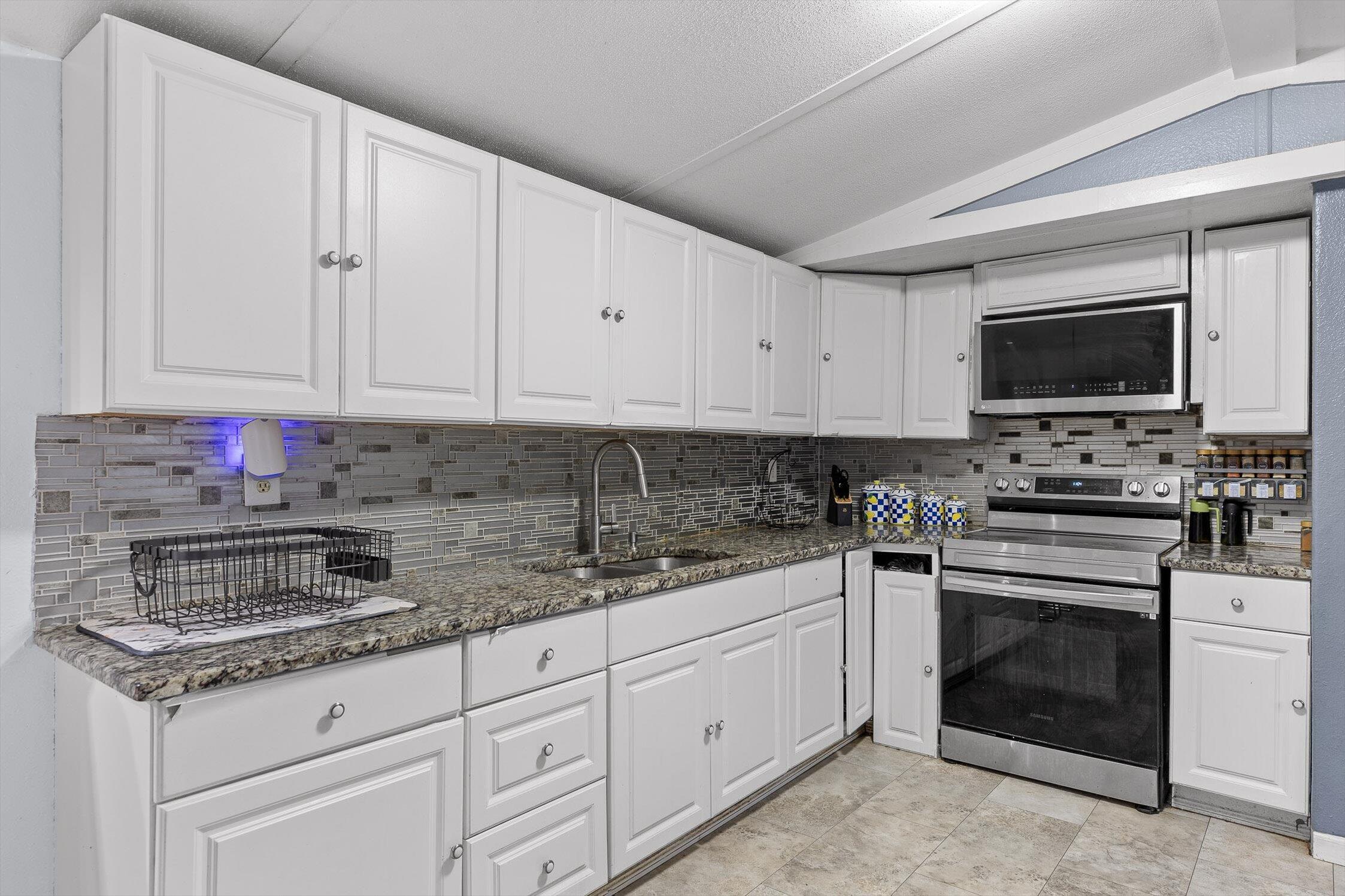 984 Davenport Road Southwest Dalton, GA 30721 - Photo 2 of 34 24-Davenport-24