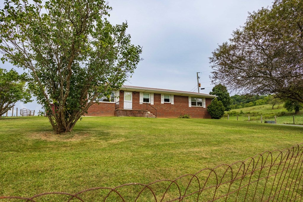250 Etter Road Rural Retreat, VA 24368 - Photo 6 of 62 Gallery Image 6