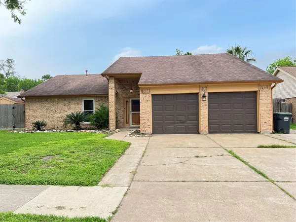$2,500 | 2417 Colleen Drive, Pearland, TX 77581