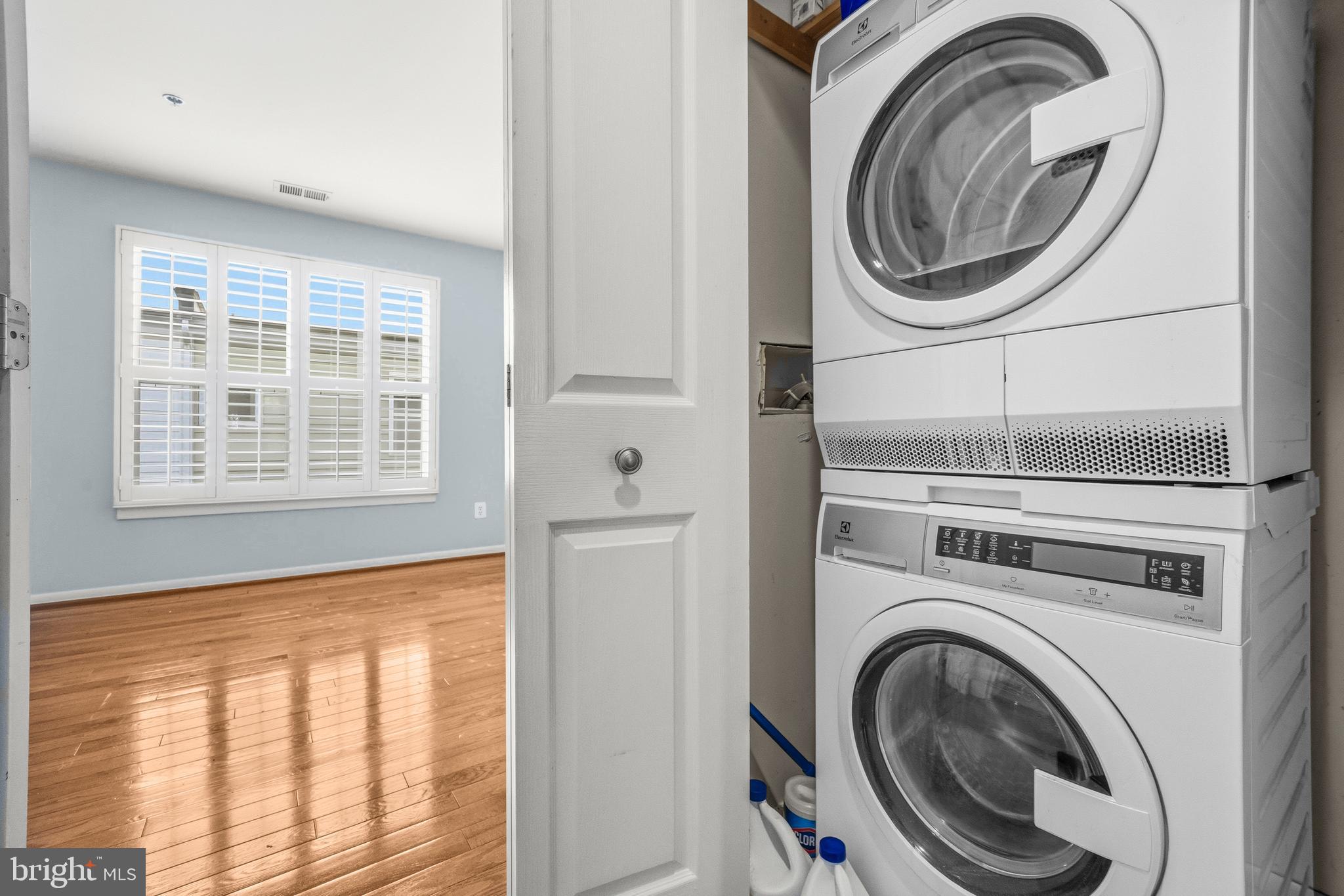 2116 12th Street Northwest Washington, DC 20009 - Photo 22 of 35 a view of a bedroom with washer and dryer