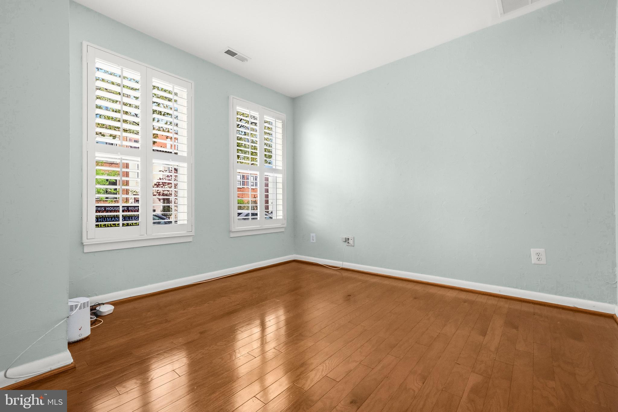 2116 12th Street Northwest Washington, DC 20009 - Photo 24 of 35 an empty room with windows