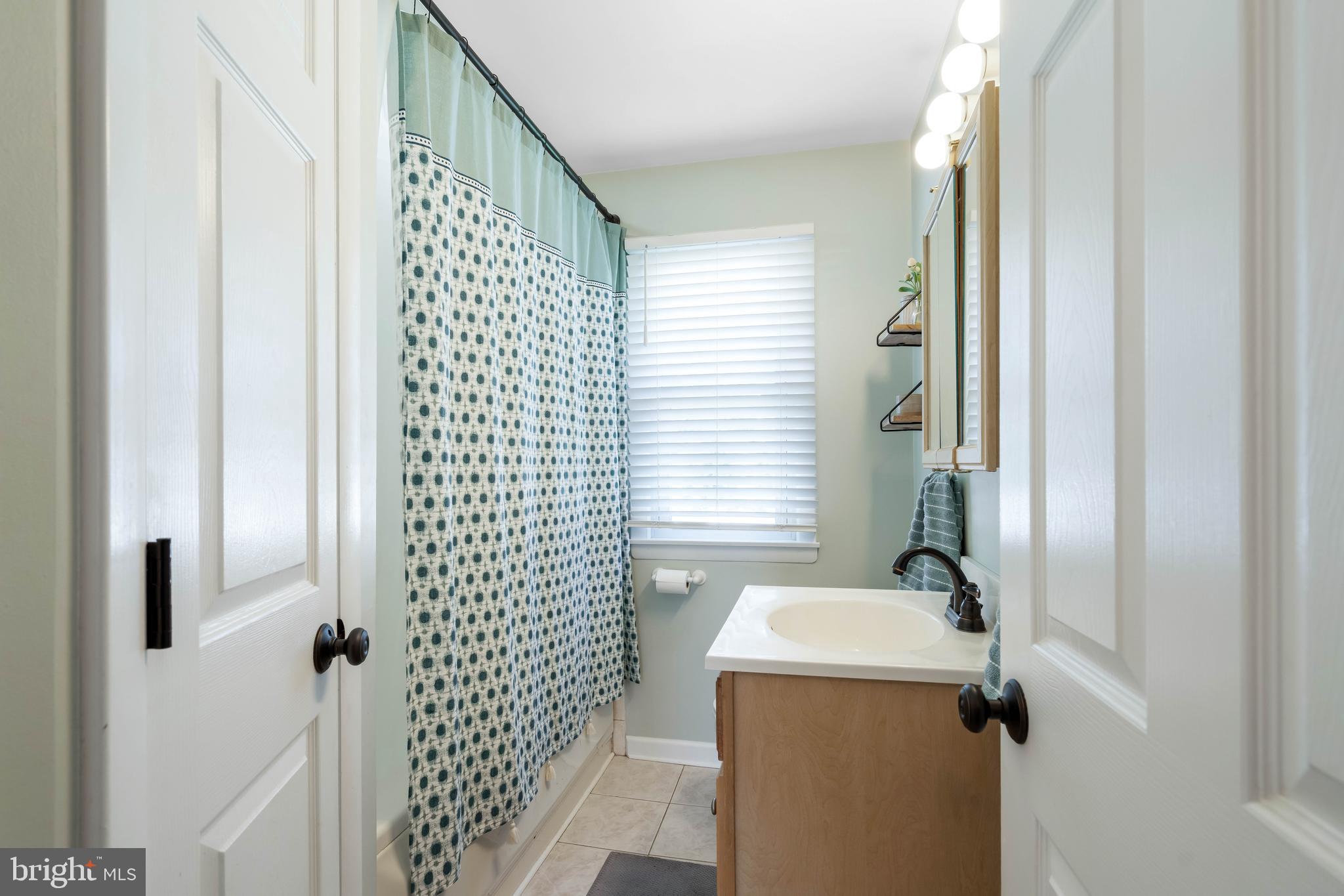 16 Bonnie Rae Drive Hamilton, NJ 08620 - Photo 18 of 24 2nd Level Full Bath
