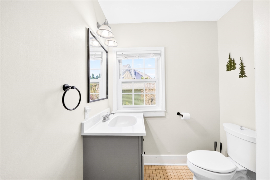 84 Fowler Road Lowell, MA 01854 - Photo 20 of 42