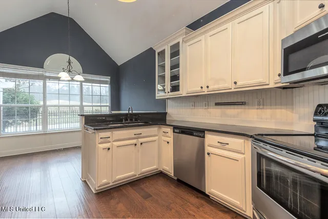 $365,000 | 11 Nelson Drive, Holly Springs, MS 38635