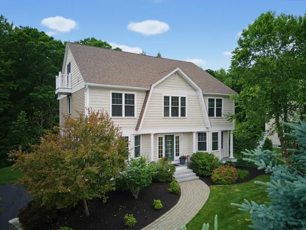 $1,375,000 | 33 Chisholm Farm Drive, Stratham, NH 03885