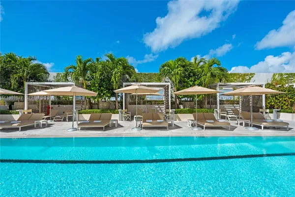 $10,900 | 450 Alton Road, Unit 906, Miami Beach, FL 33139
