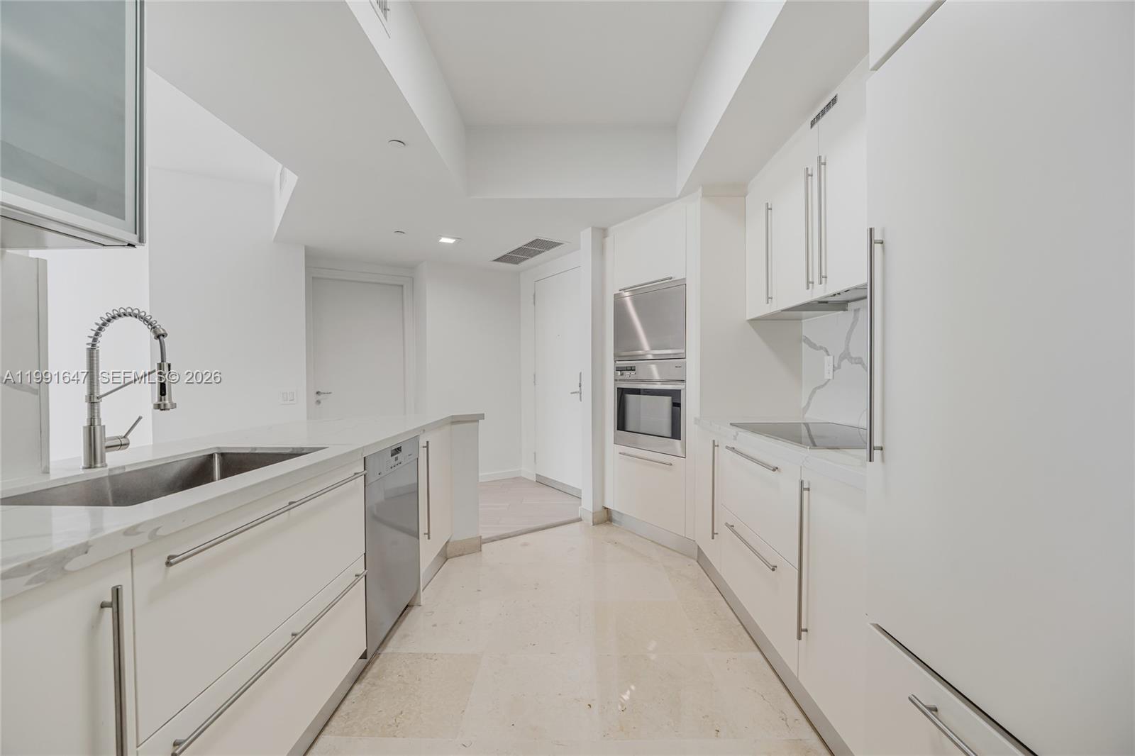 450 Alton Road, Unit 906 Miami Beach, FL 33139 - Photo 20 of 34