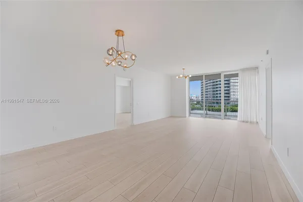 $10,900 | 450 Alton Road, Unit 906, Miami Beach, FL 33139