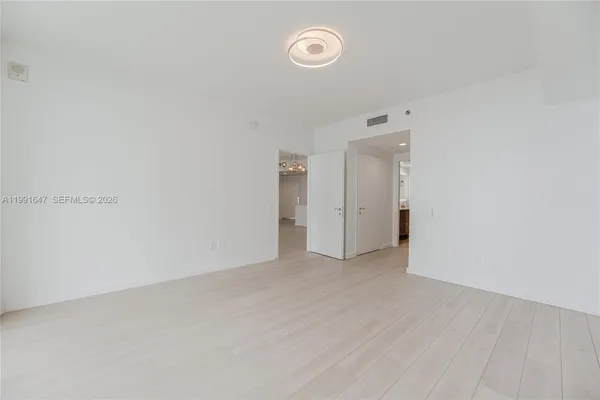 $10,900 | 450 Alton Road, Unit 906, Miami Beach, FL 33139