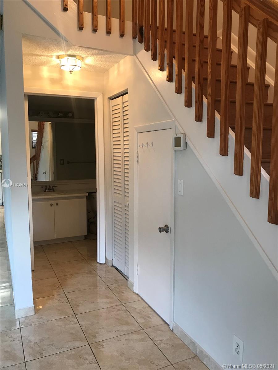 519 Racquet Club Road, Unit 52 Weston, FL 33326 - Photo 17 of 24