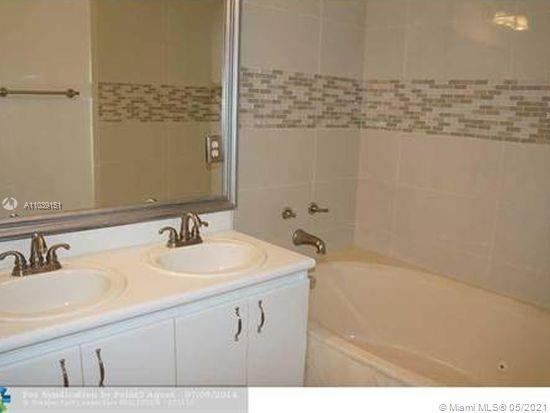 519 Racquet Club Road, Unit 52 Weston, FL 33326 - Photo 19 of 24