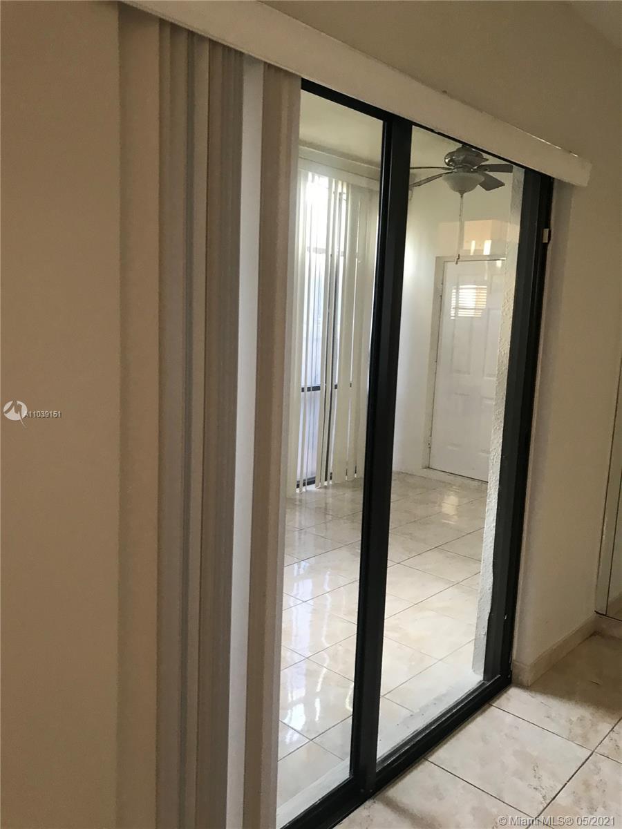 519 Racquet Club Road, Unit 52 Weston, FL 33326 - Photo 4 of 24