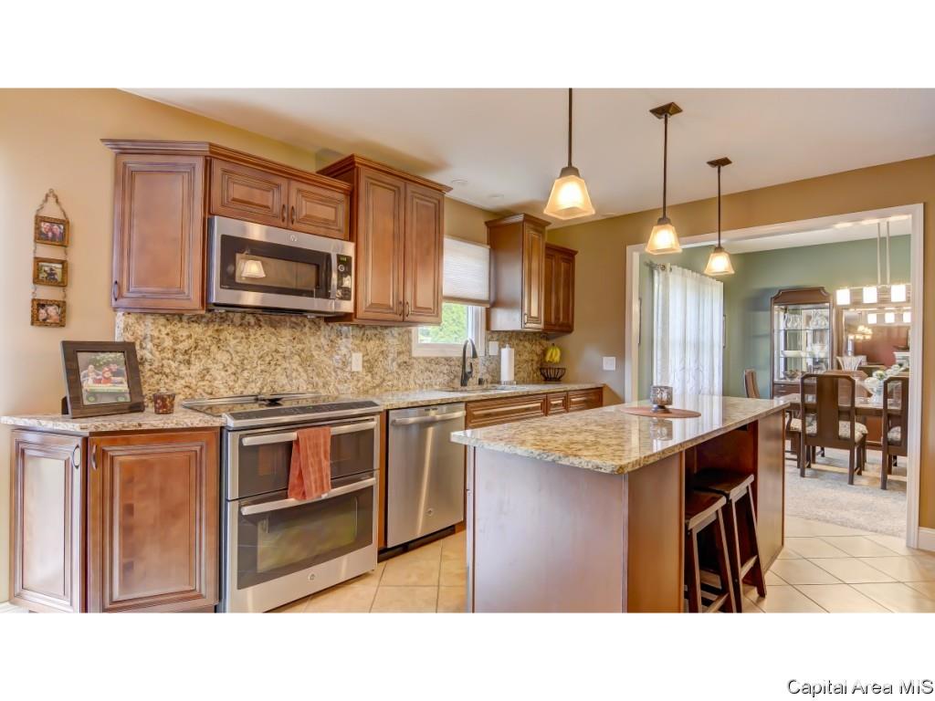 2521 Streamwood Road Springfield, IL 62711 - Photo 8 of 34