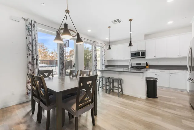 $584,000 | 18 Seasmoke Place, Elk Grove, CA 95758