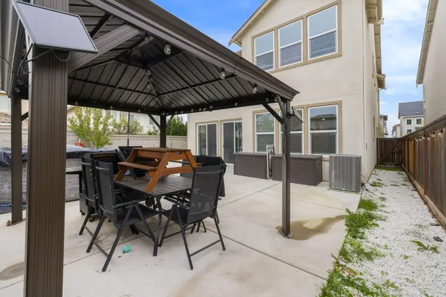 $584,000 | 18 Seasmoke Place, Elk Grove, CA 95758