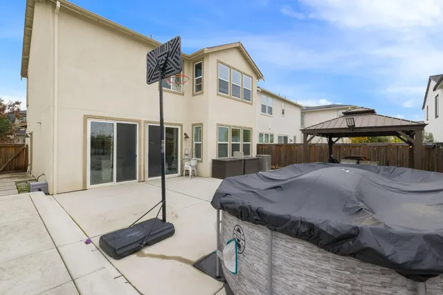 $584,000 | 18 Seasmoke Place, Elk Grove, CA 95758