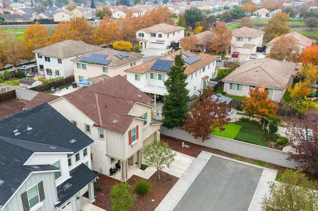 $584,000 | 18 Seasmoke Place, Elk Grove, CA 95758