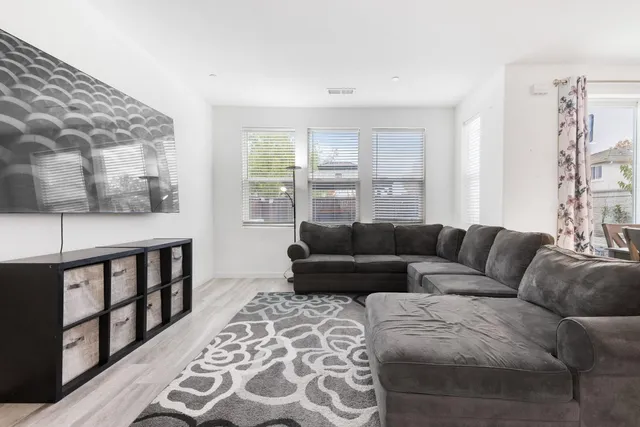 $584,000 | 18 Seasmoke Place, Elk Grove, CA 95758