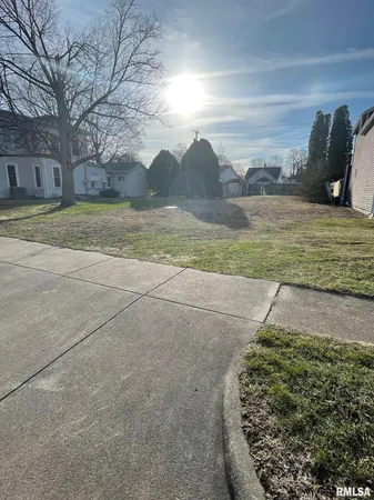 $10,000 | 410 South Chicago Street, Lincoln, IL 62656