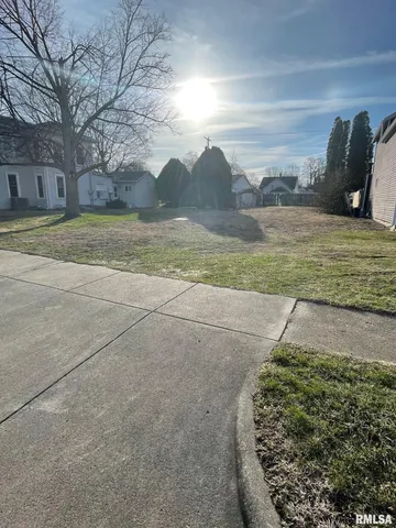 $10,000 | 410 South Chicago Street, Lincoln, IL 62656