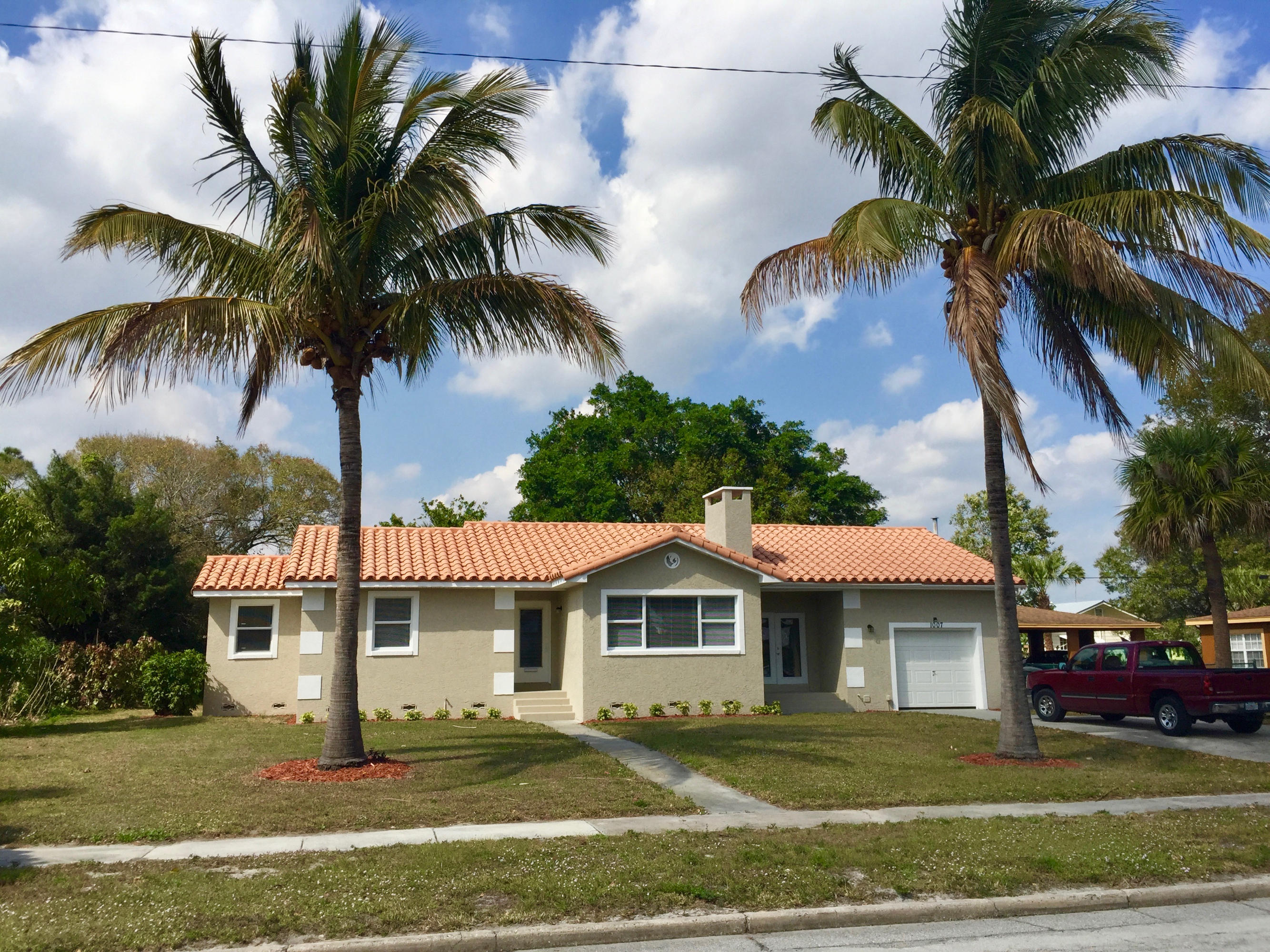 1007 Colonial Road Fort Pierce, FL 34950 - Photo 11 of 36 EXT FRONT
