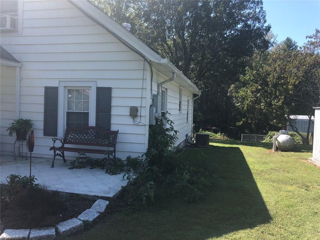189 Bateman Road Mount Airy, NC 27030 - Photo 4 of 42 Gallery Image 4