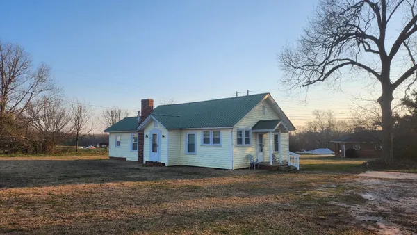 $1,100 | 214 Cross Roads Drive, Seneca, SC 29678