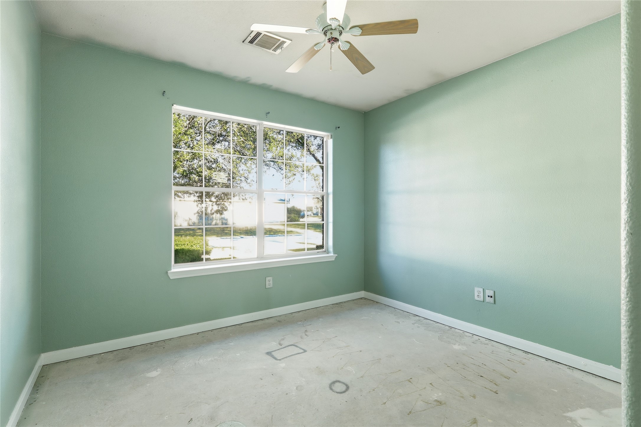28807 Trinity River Drive Spring, TX 77386 - Photo 13 of 28 an empty room with a window
