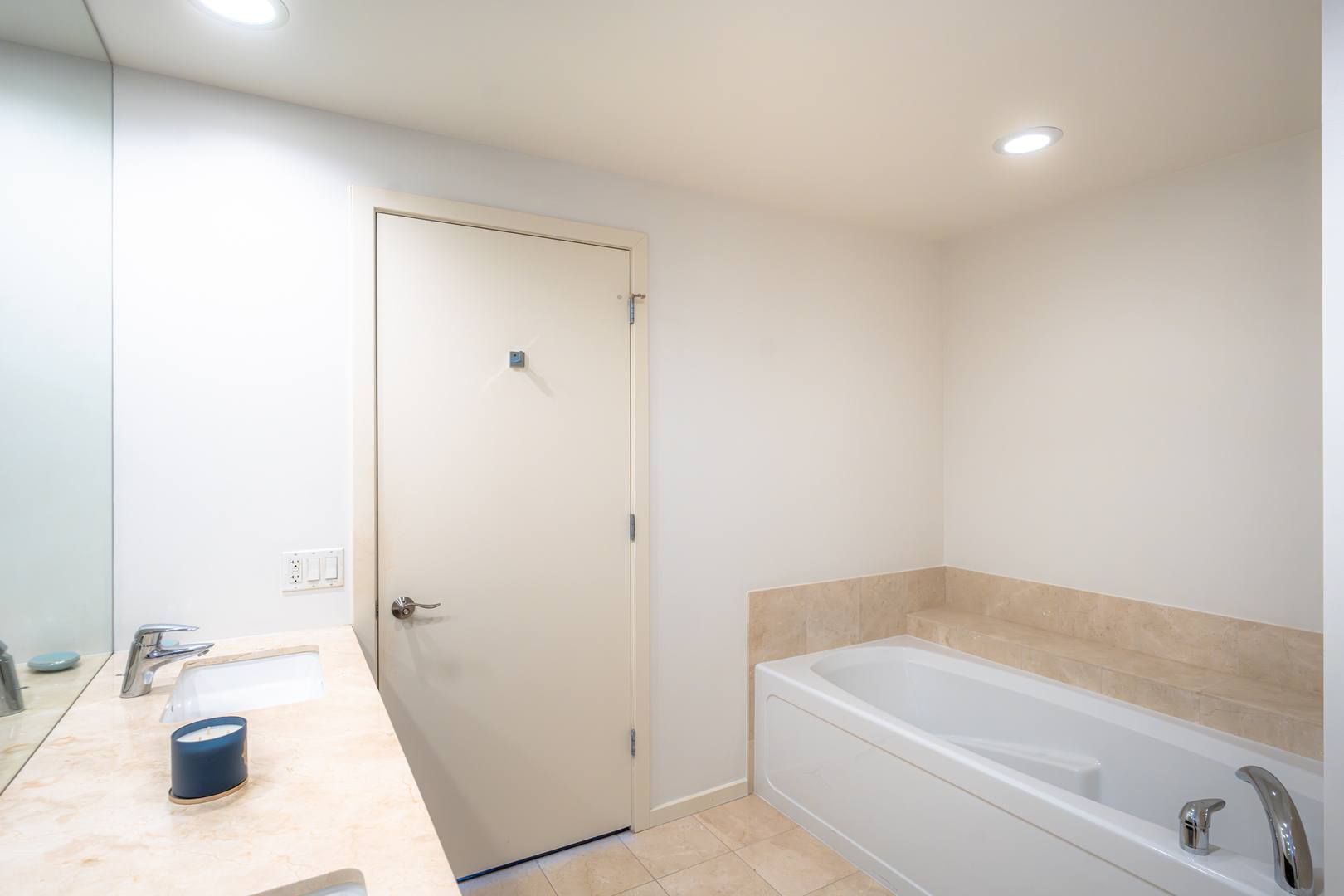 240 East Illinois Street, Unit 1606 Chicago, IL 60611 - Photo 12 of 22 a bathroom with a tub a sink and a large mirror
