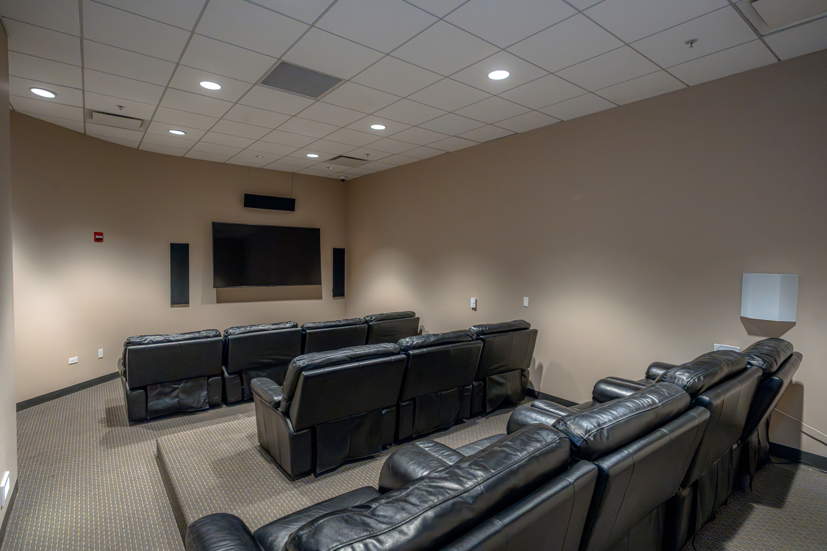 240 East Illinois Street, Unit 1606 Chicago, IL 60611 - Photo 20 of 22 a projector room with furniture