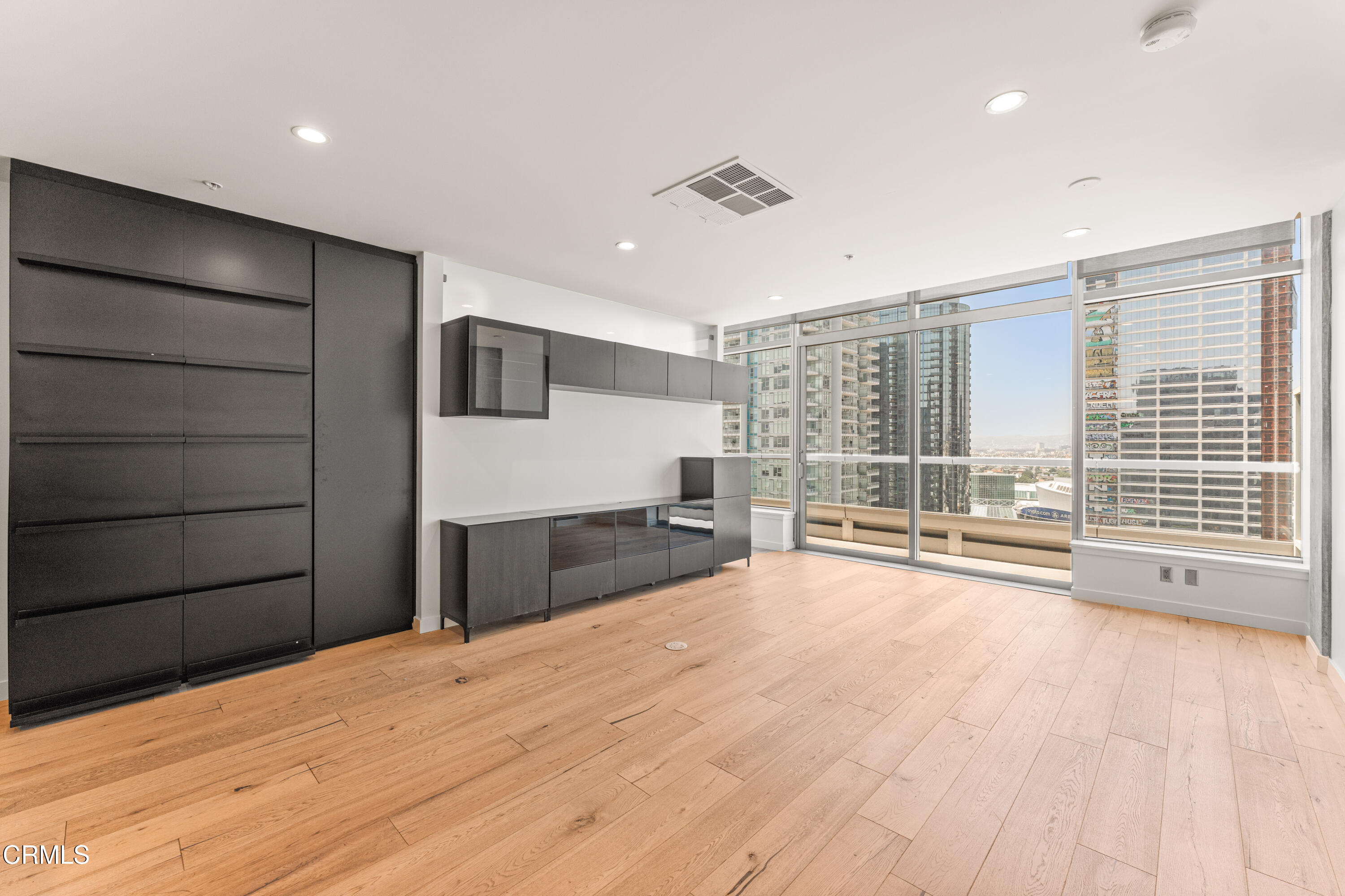 1155 South Grand Avenue, Unit 2106 Los Angeles, CA 90015 - Photo 16 of 51 a view of empty room with wooden floor and windows