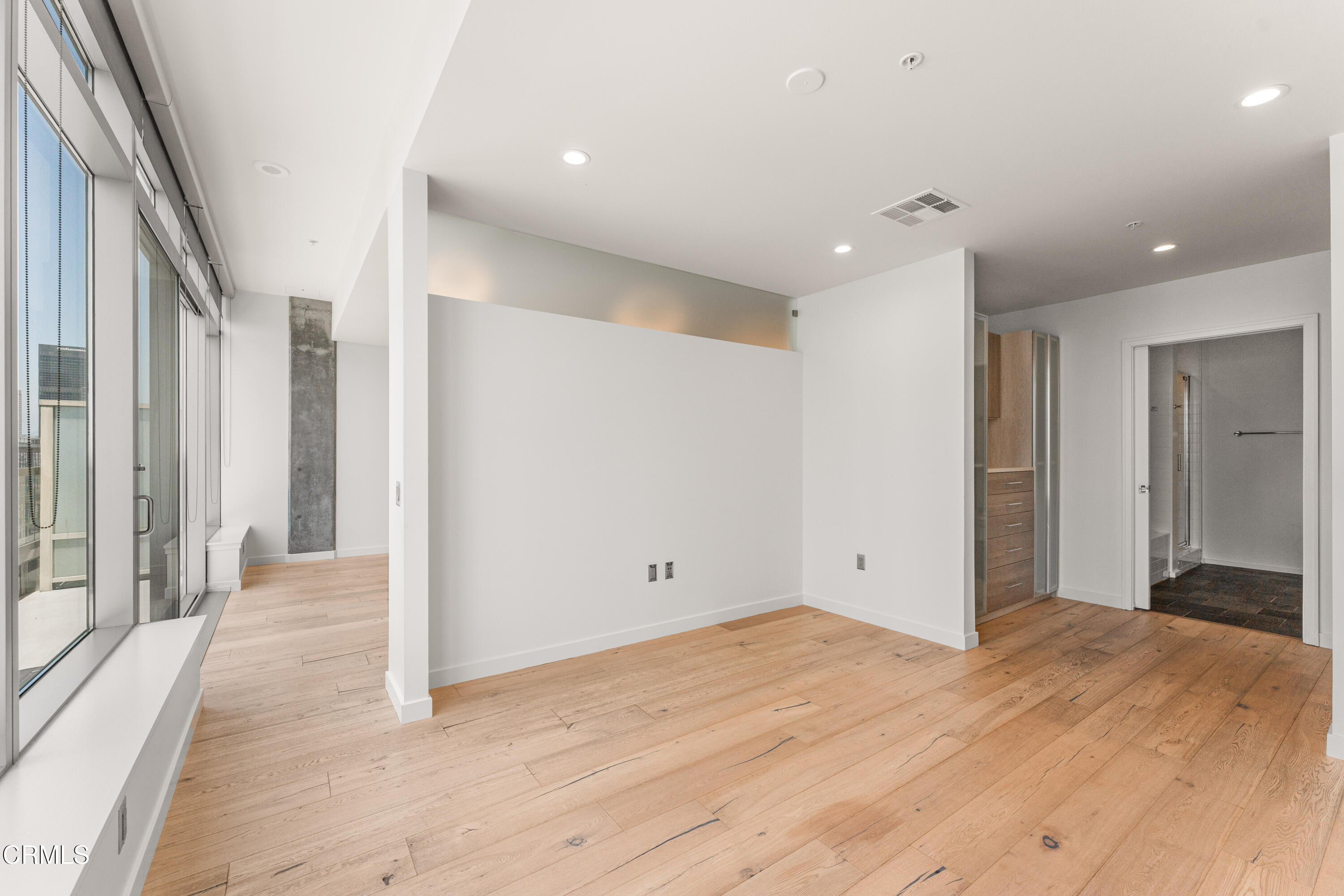 1155 South Grand Avenue, Unit 2106 Los Angeles, CA 90015 - Photo 22 of 51 a view of empty room