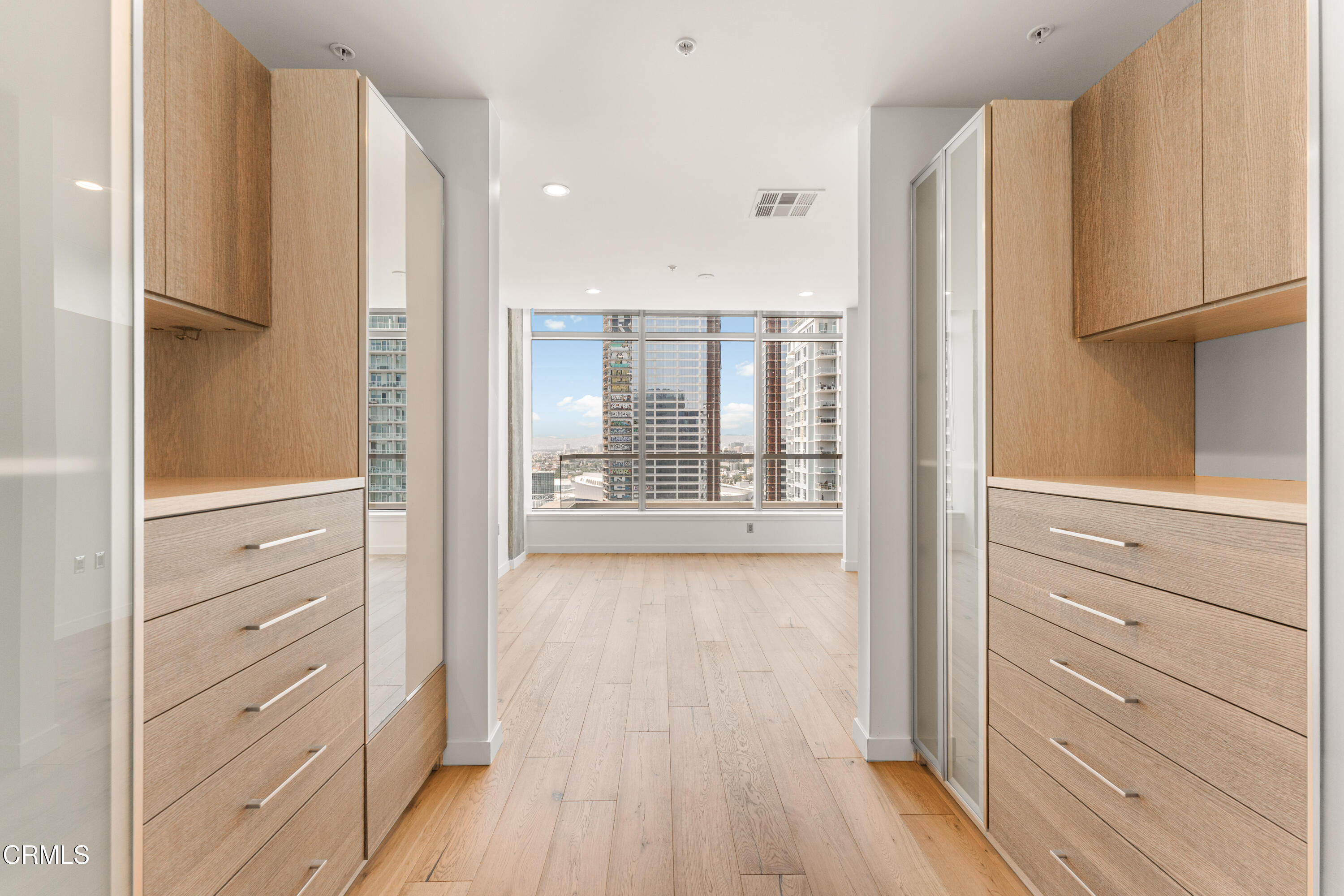1155 South Grand Avenue, Unit 2106 Los Angeles, CA 90015 - Photo 24 of 51 a view of walk in closet with empty racks