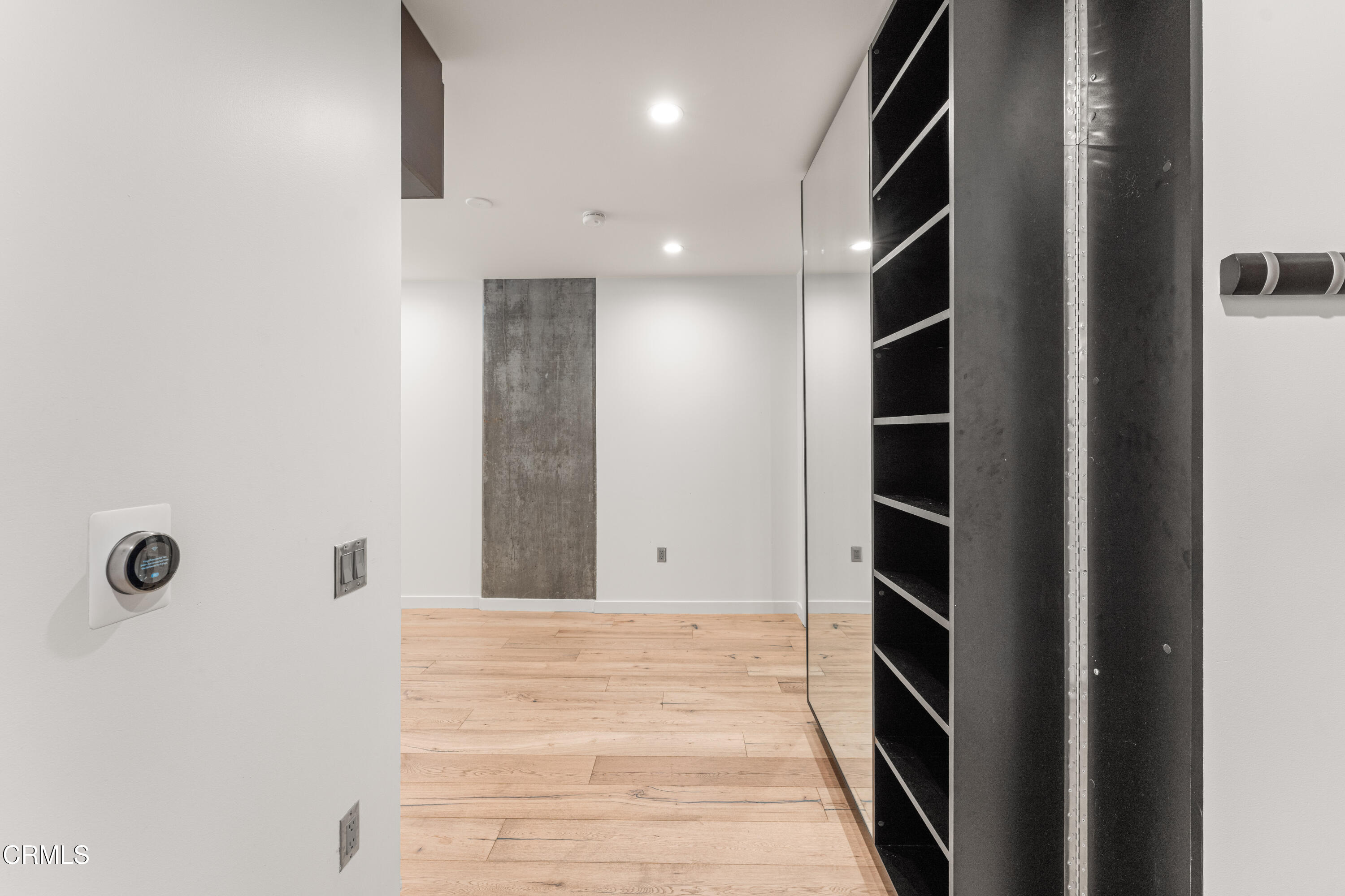 1155 South Grand Avenue, Unit 2106 Los Angeles, CA 90015 - Photo 5 of 51 an entryway with wooden floor
